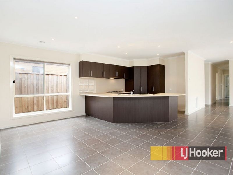 15 Mermaid Grove, Lyndhurst VIC 3975