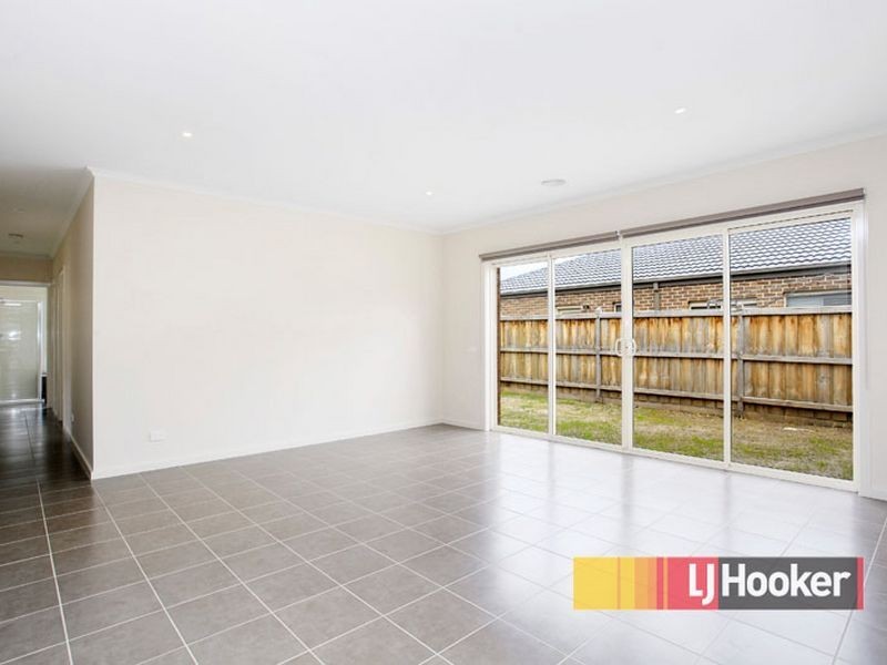 15 Mermaid Grove, Lyndhurst VIC 3975