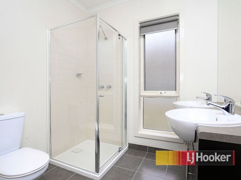 15 Mermaid Grove, Lyndhurst VIC 3975