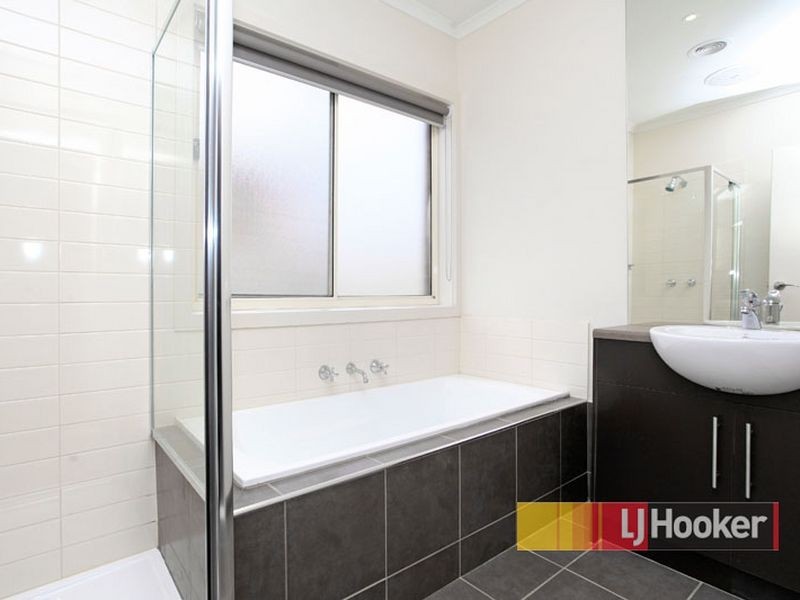 15 Mermaid Grove, Lyndhurst VIC 3975