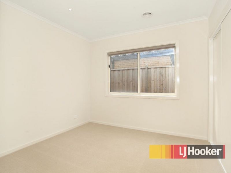 15 Mermaid Grove, Lyndhurst VIC 3975