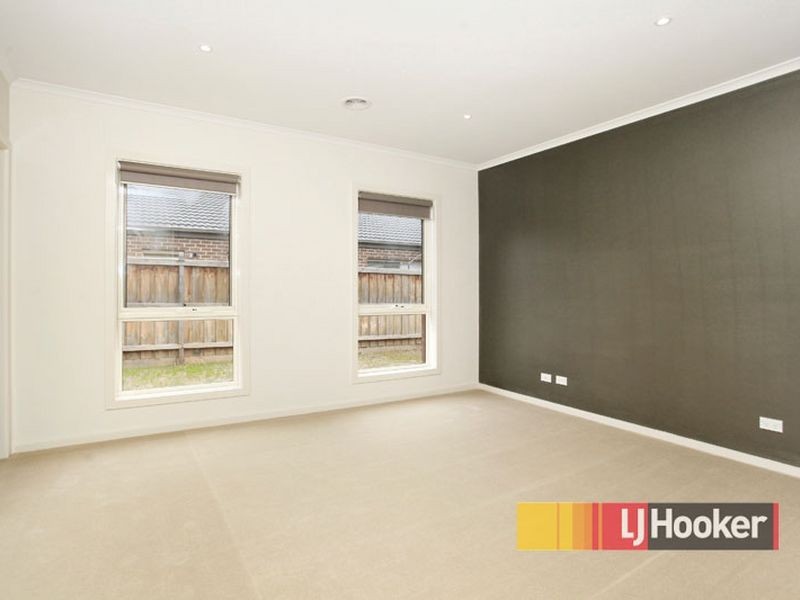 15 Mermaid Grove, Lyndhurst VIC 3975