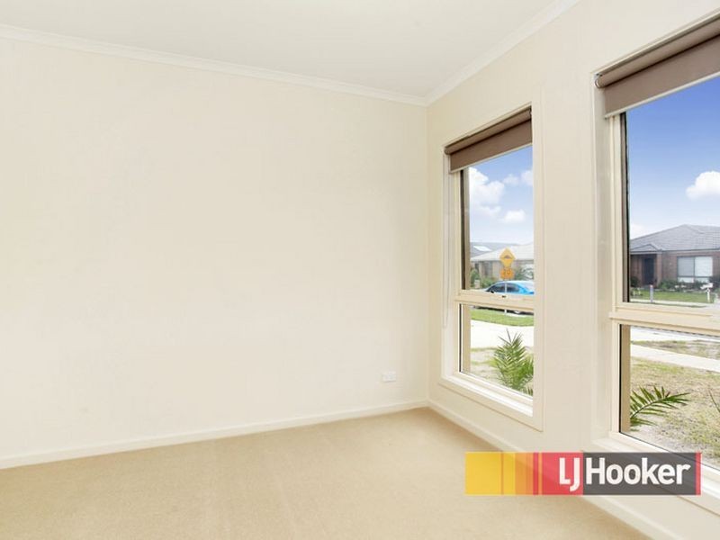 15 Mermaid Grove, Lyndhurst VIC 3975