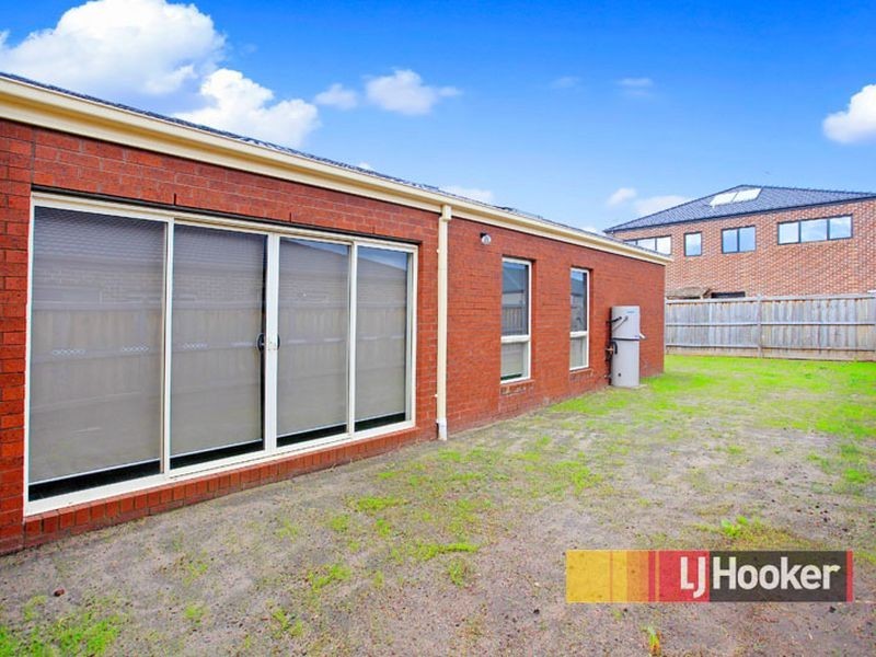 15 Mermaid Grove, Lyndhurst VIC 3975