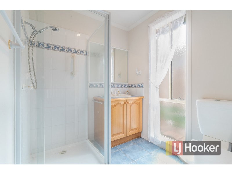 27 Palm Way, Narre Warren South VIC 3805