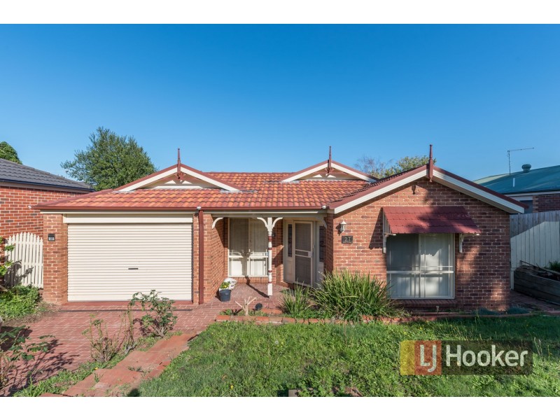 27 Palm Way, Narre Warren South VIC 3805