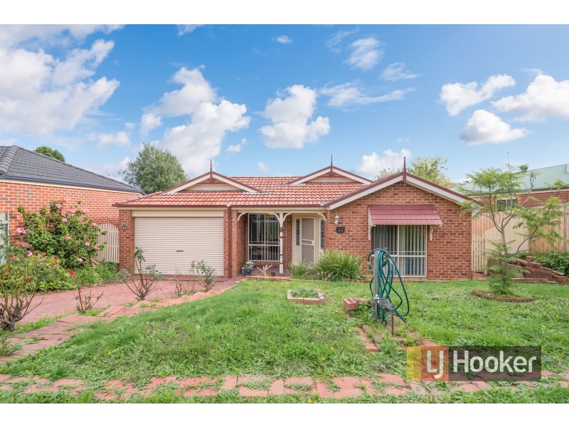 27 Palm Way, Narre Warren South VIC 3805