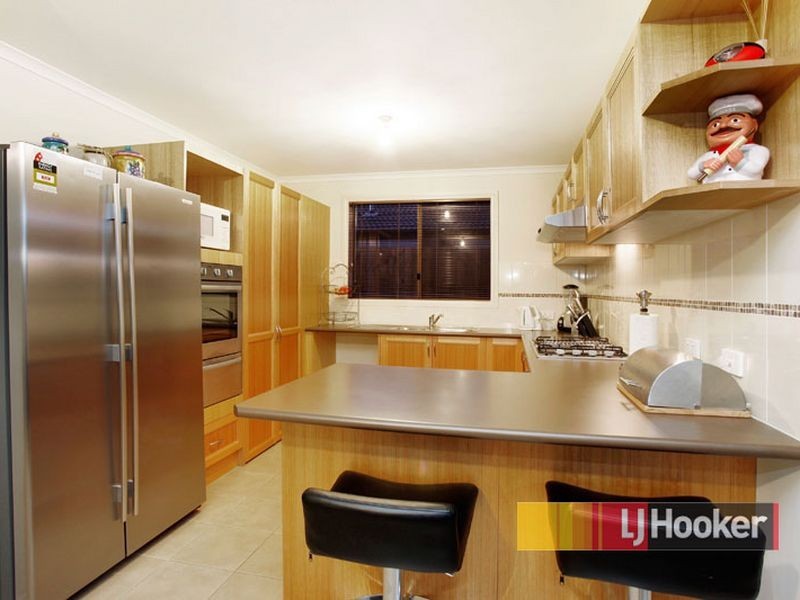 26 Walnut Way, Pakenham VIC 3810