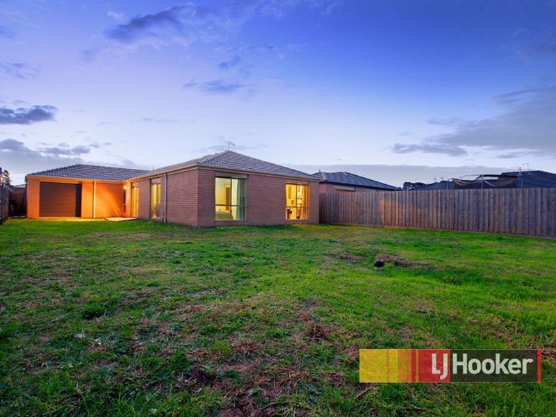 26 Walnut Way, Pakenham VIC 3810