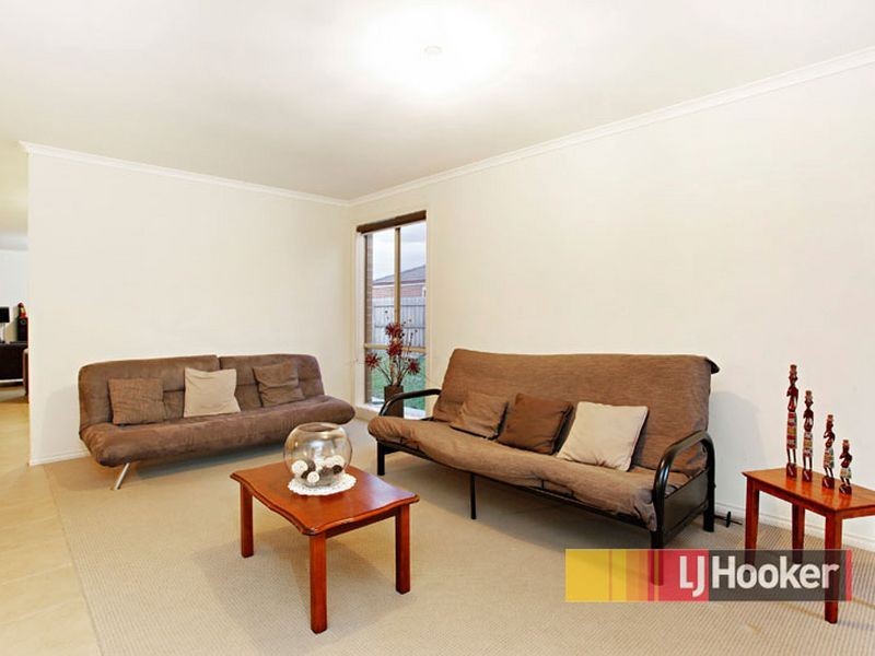 26 Walnut Way, Pakenham VIC 3810