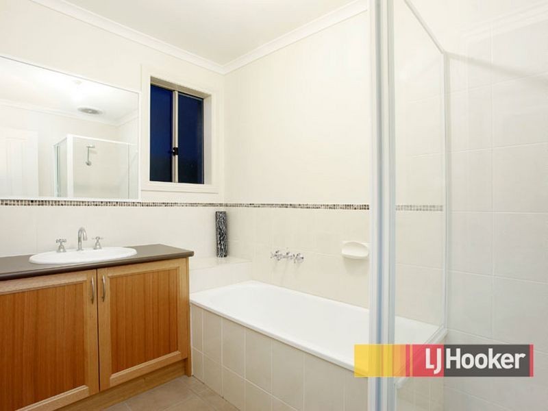 26 Walnut Way, Pakenham VIC 3810