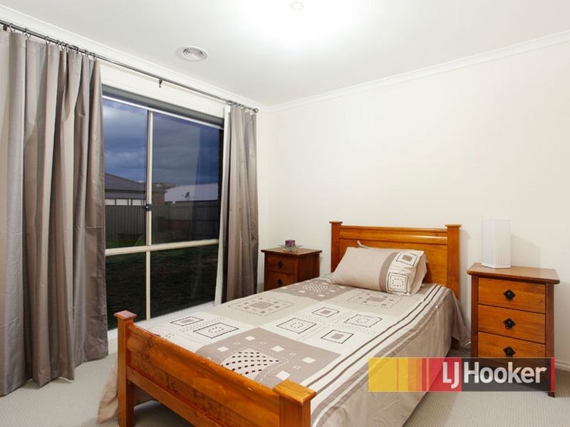 26 Walnut Way, Pakenham VIC 3810