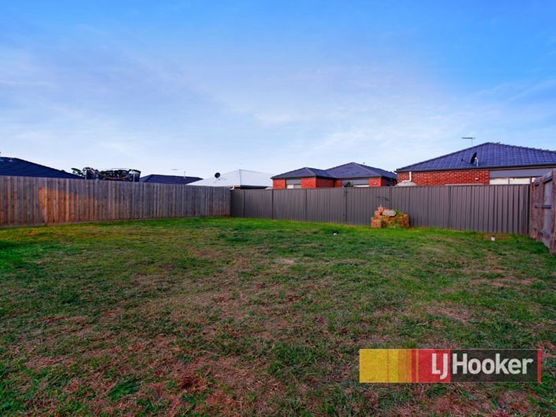 26 Walnut Way, Pakenham VIC 3810