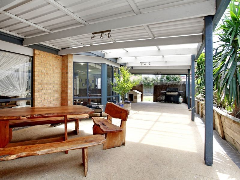 8 Dennis Close, Lynbrook VIC 3975