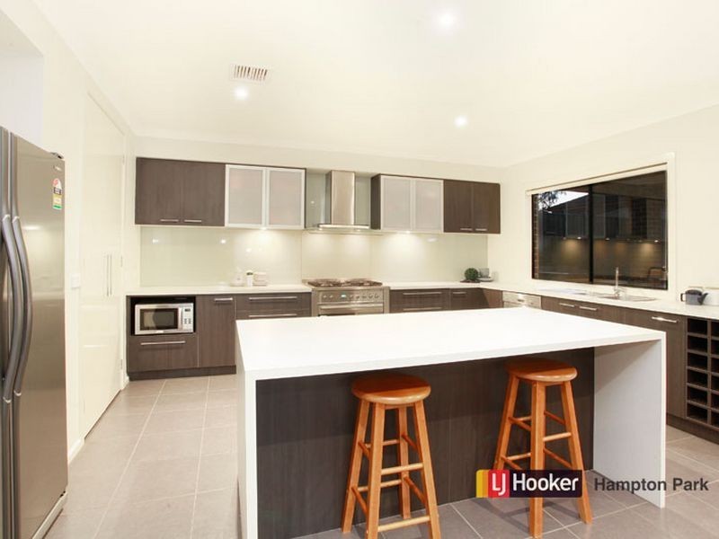 6 Viewgrand Drive, Berwick VIC 3806