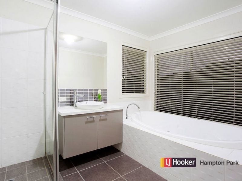 6 Viewgrand Drive, Berwick VIC 3806