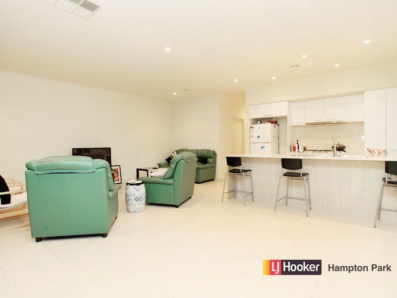 28 Barrier Reef Circuit, Endeavour Hills VIC 3802