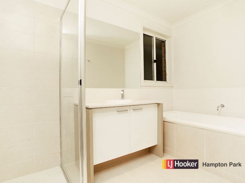 28 Barrier Reef Circuit, Endeavour Hills VIC 3802