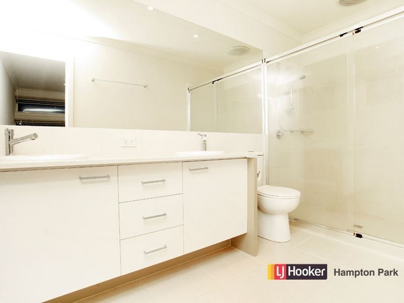 28 Barrier Reef Circuit, Endeavour Hills VIC 3802