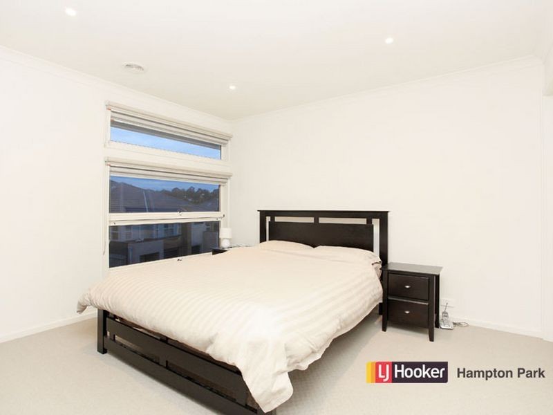 28 Barrier Reef Circuit, Endeavour Hills VIC 3802