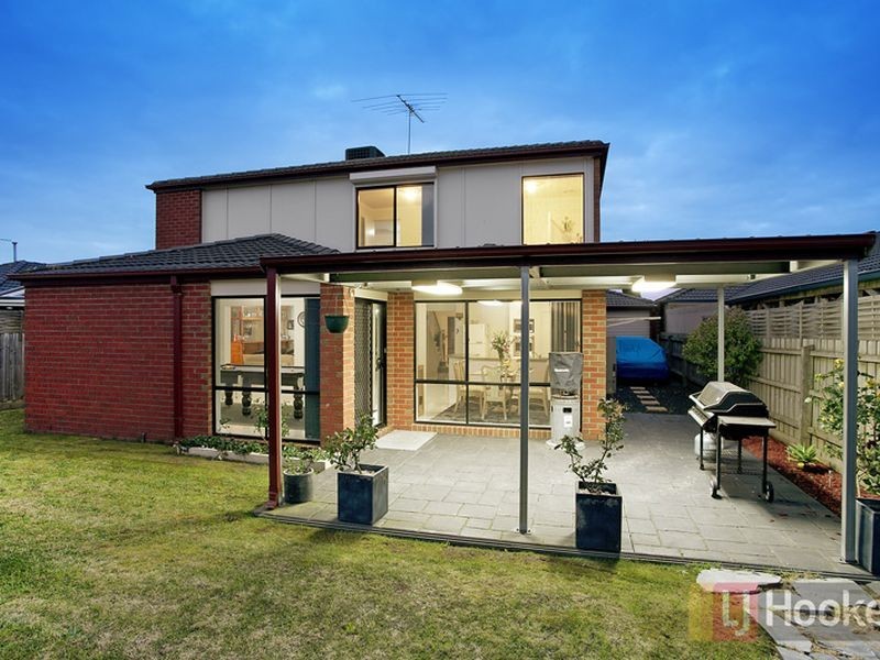 16 Fenton Place, Narre Warren South VIC 3805