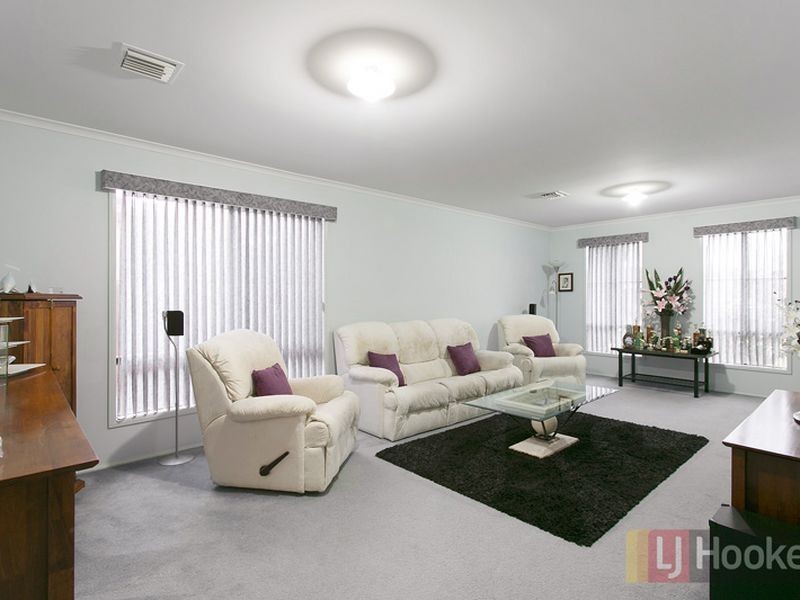 16 Fenton Place, Narre Warren South VIC 3805