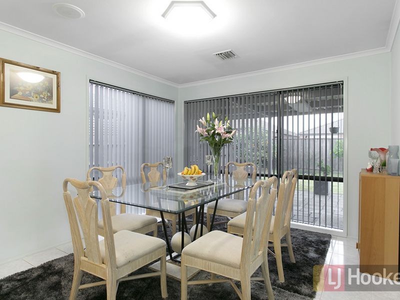 16 Fenton Place, Narre Warren South VIC 3805