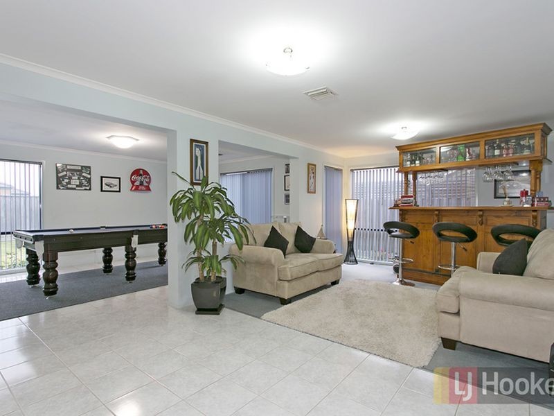 16 Fenton Place, Narre Warren South VIC 3805