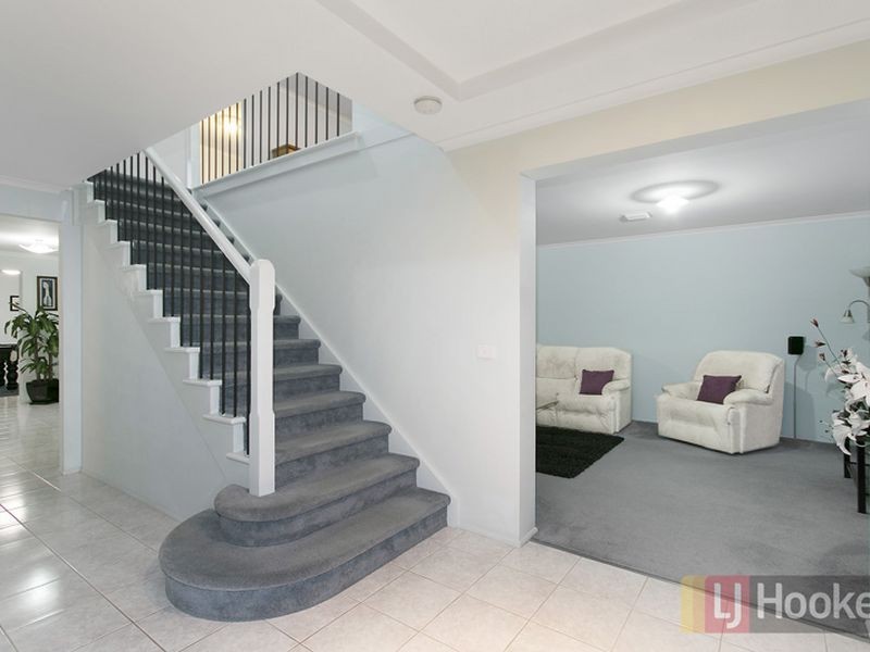 16 Fenton Place, Narre Warren South VIC 3805