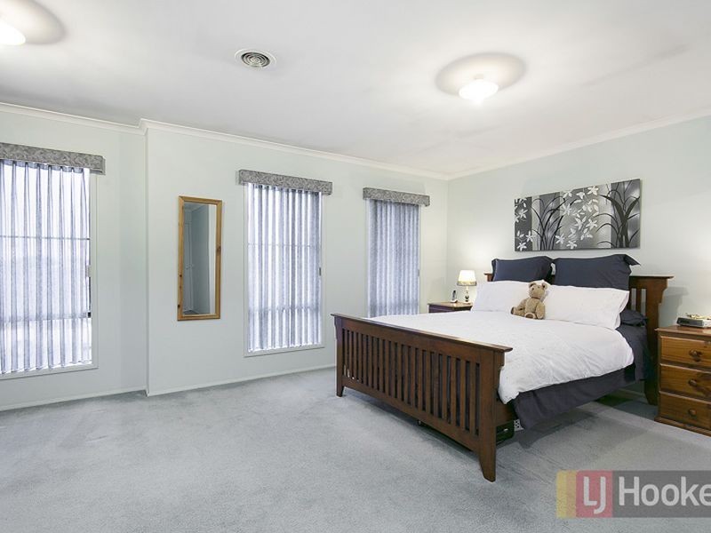 16 Fenton Place, Narre Warren South VIC 3805