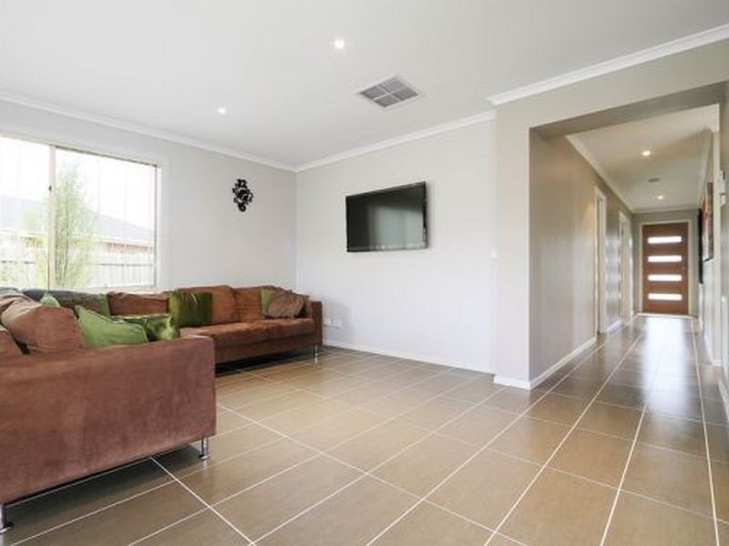 47 Sallybrook Circuit, Narre Warren VIC 3805