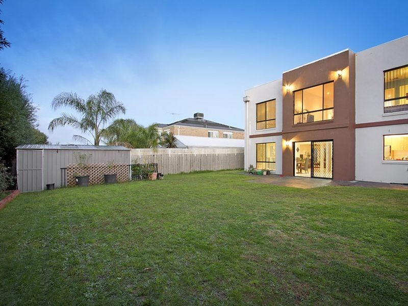 6 Hunt Club Road, Narre Warren South VIC 3805