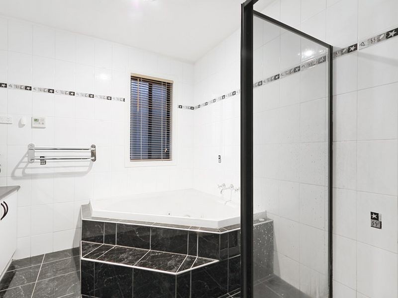 6 Hunt Club Road, Narre Warren South VIC 3805