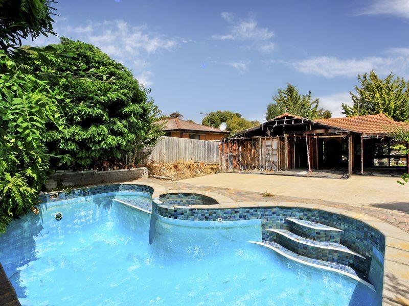 13 The Grange, Hampton Park VIC 3976