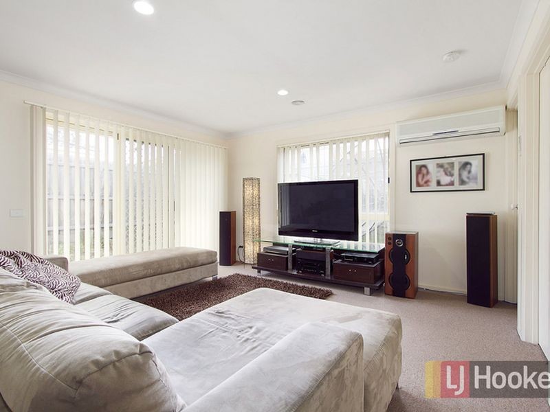 8/4 Paydon Way, Hampton Park VIC 3976