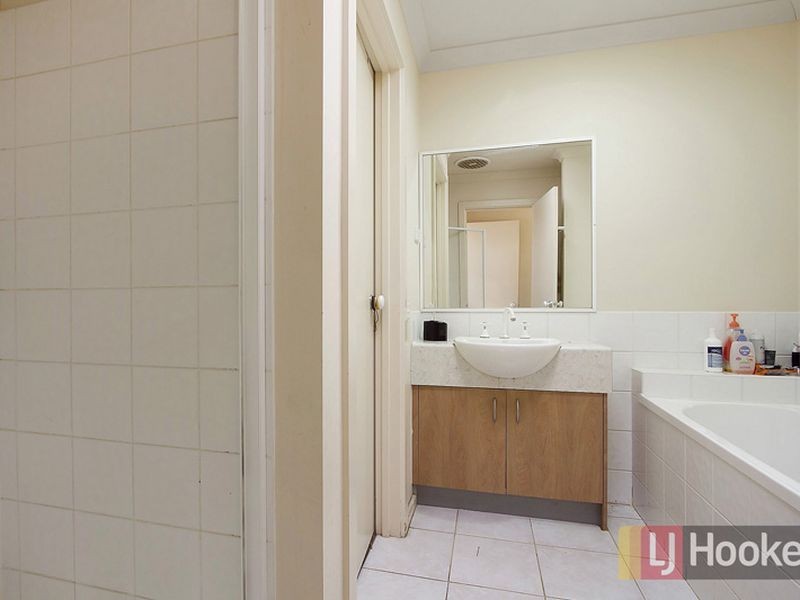 8/4 Paydon Way, Hampton Park VIC 3976