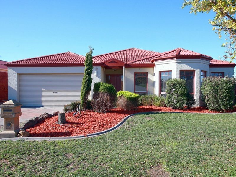 11 Pevensey Drive, Narre Warren South VIC 3805