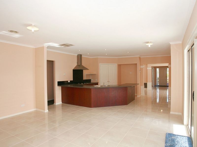 11 Pevensey Drive, Narre Warren South VIC 3805