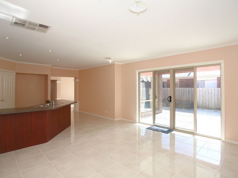 11 Pevensey Drive, Narre Warren South VIC 3805