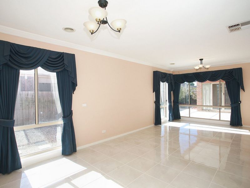 11 Pevensey Drive, Narre Warren South VIC 3805