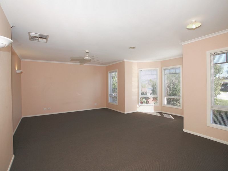 11 Pevensey Drive, Narre Warren South VIC 3805