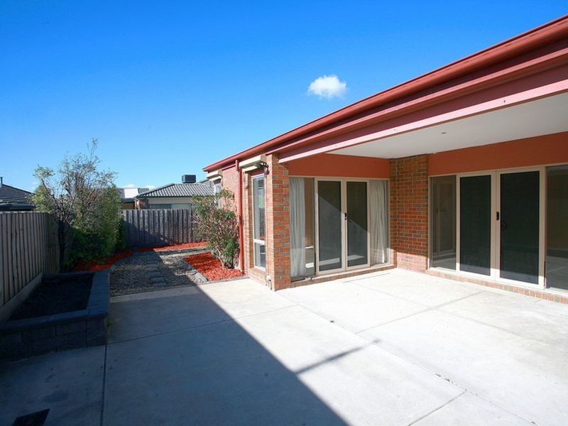 11 Pevensey Drive, Narre Warren South VIC 3805