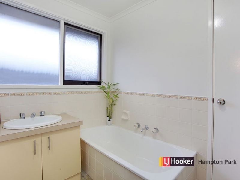 34 Verona Drive, Hampton Park VIC 3976