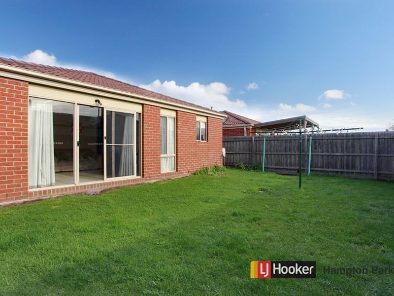63 Golden Grove Drive, Narre Warren South VIC 3805