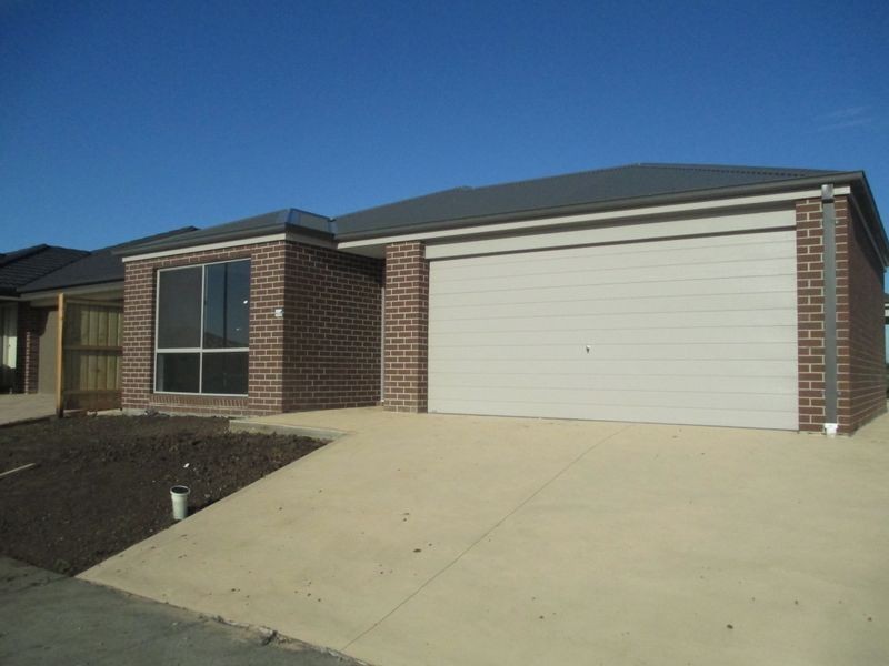 60 Mickleham Drive, Cranbourne North VIC 3977