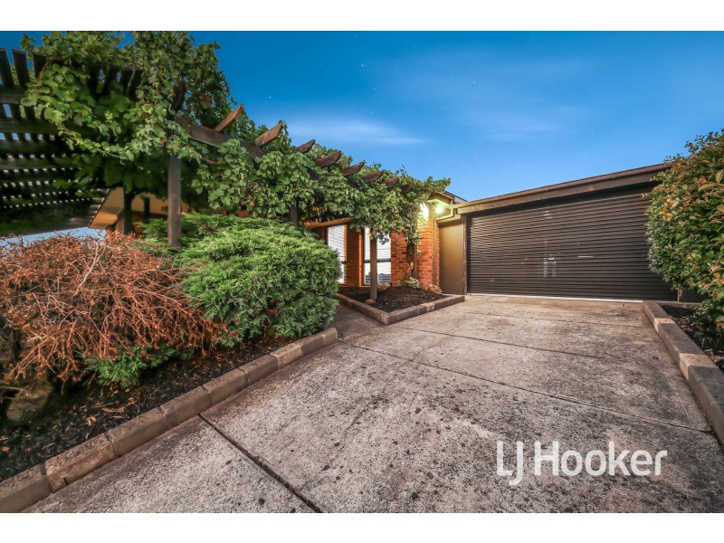 8 Dianna Court, Hampton Park VIC 3976