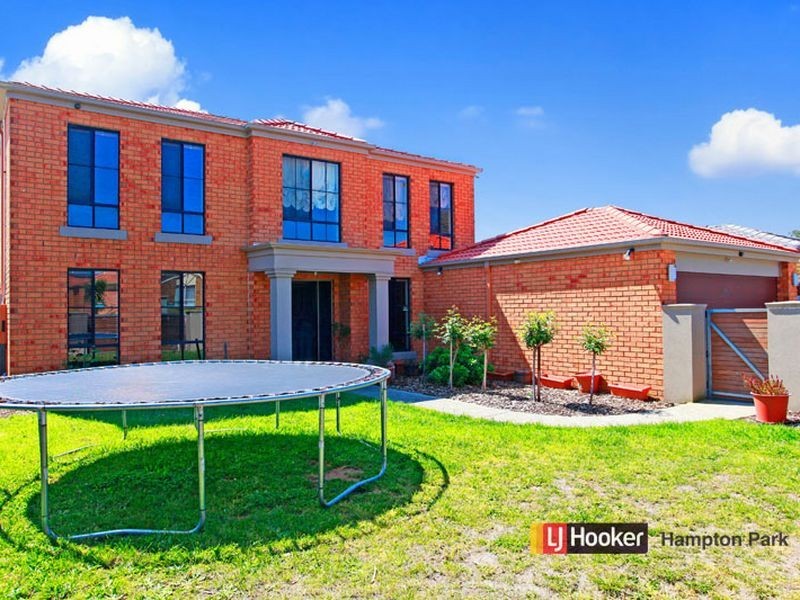 44 Central Parkway, Cranbourne West VIC 3977