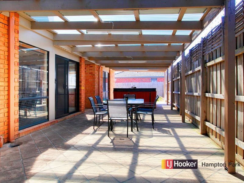 44 Central Parkway, Cranbourne West VIC 3977