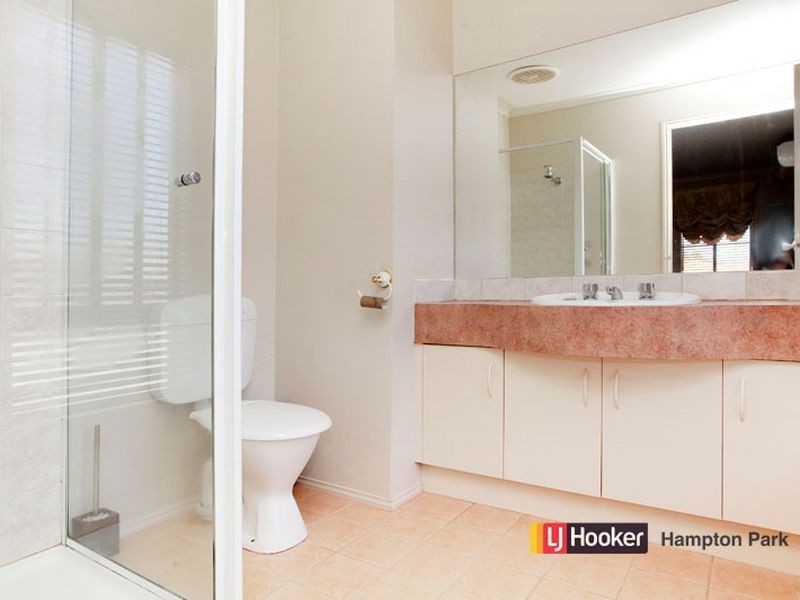 44 Central Parkway, Cranbourne West VIC 3977