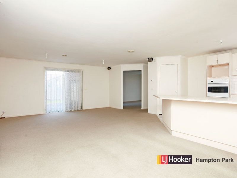 22 Manatoka Crescent, Hampton Park VIC 3976